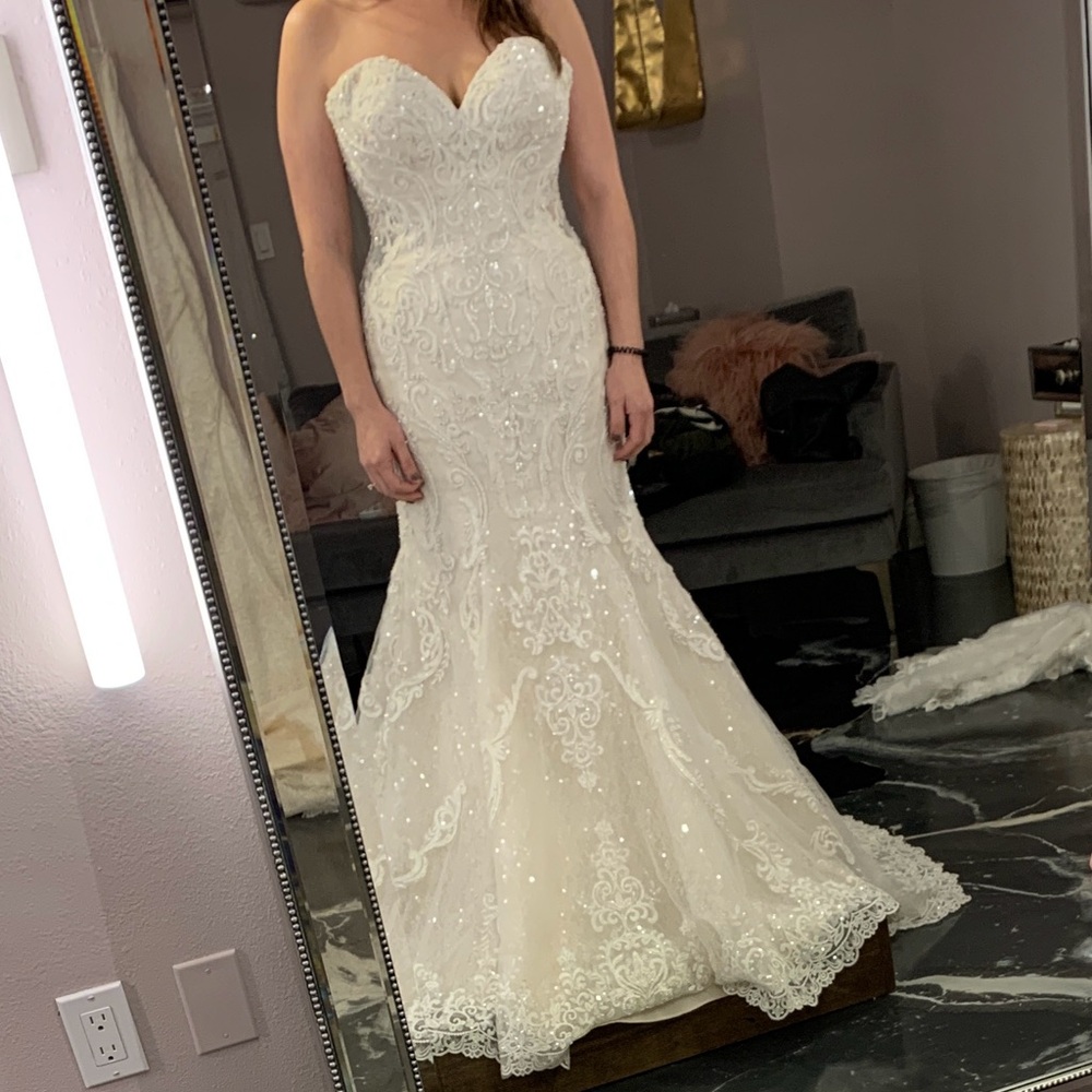 UNALTERED NEVER WORN Martina Liana 895 Lace Wedding in shades of ivory